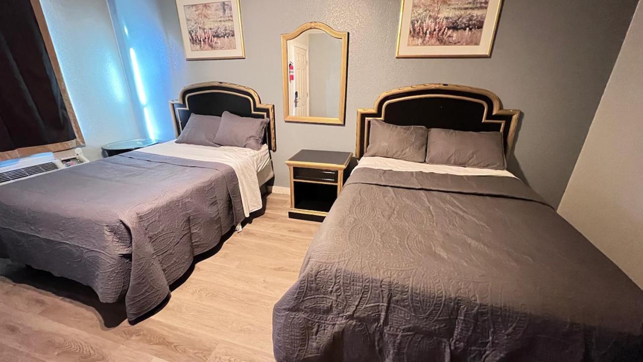 Texas Lodge Kenedy エクステリア 写真