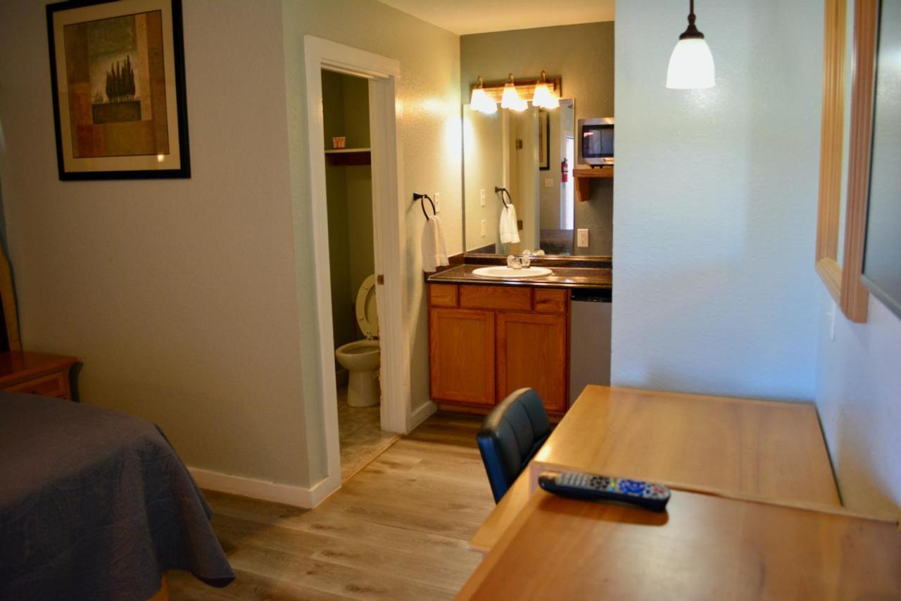 Texas Lodge Kenedy エクステリア 写真