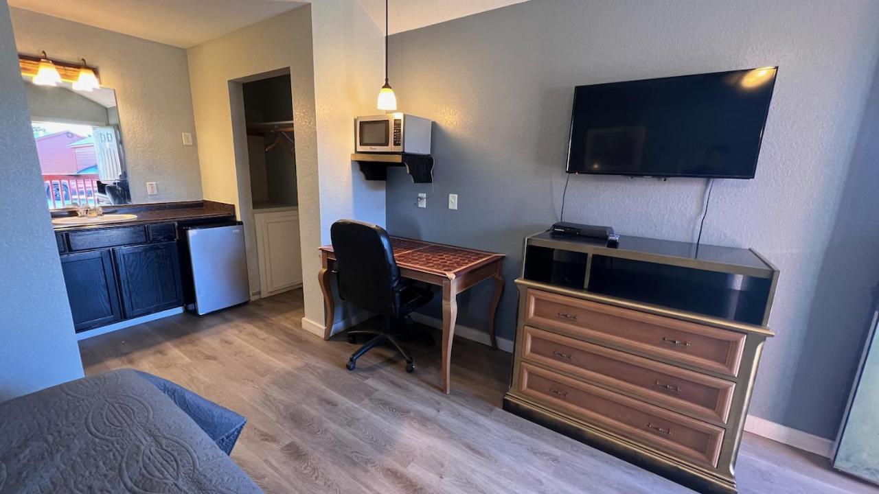 Texas Lodge Kenedy エクステリア 写真